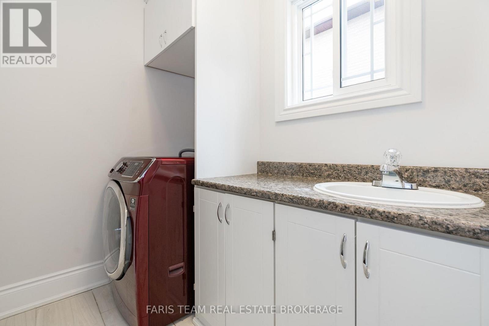 Photo 19 of 17 Radenhurst Crescent, Barrie ON