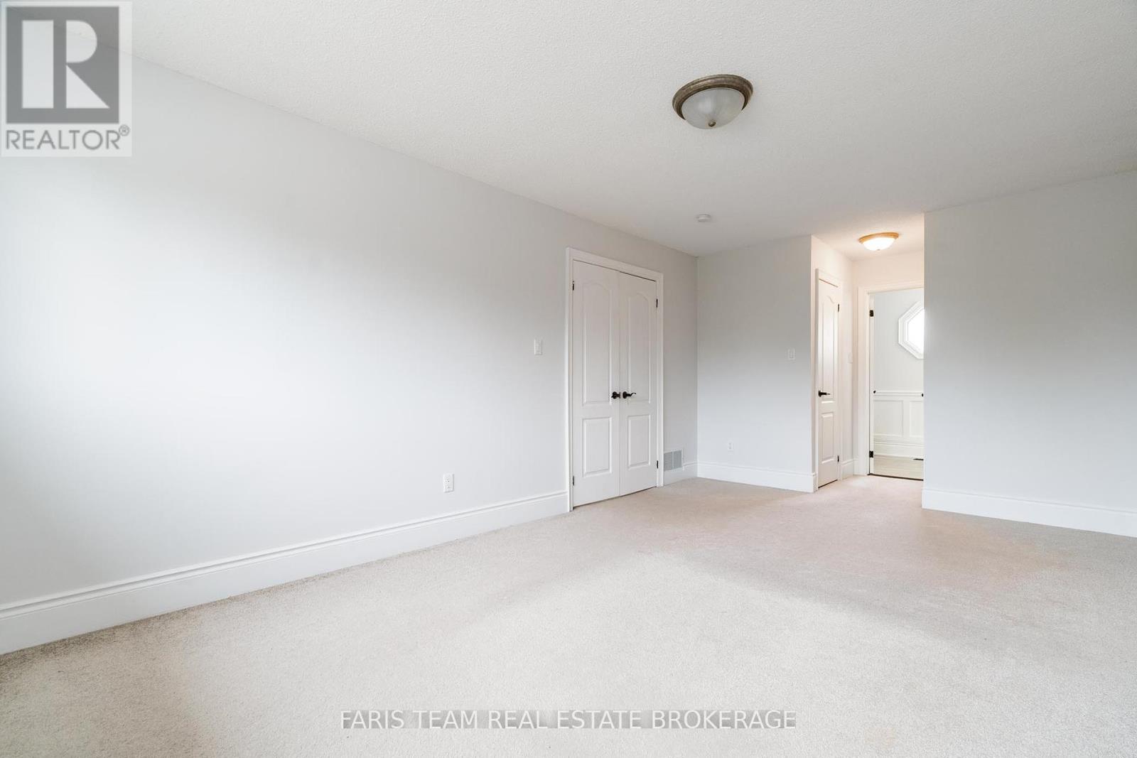 Photo 23 of 17 Radenhurst Crescent, Barrie ON