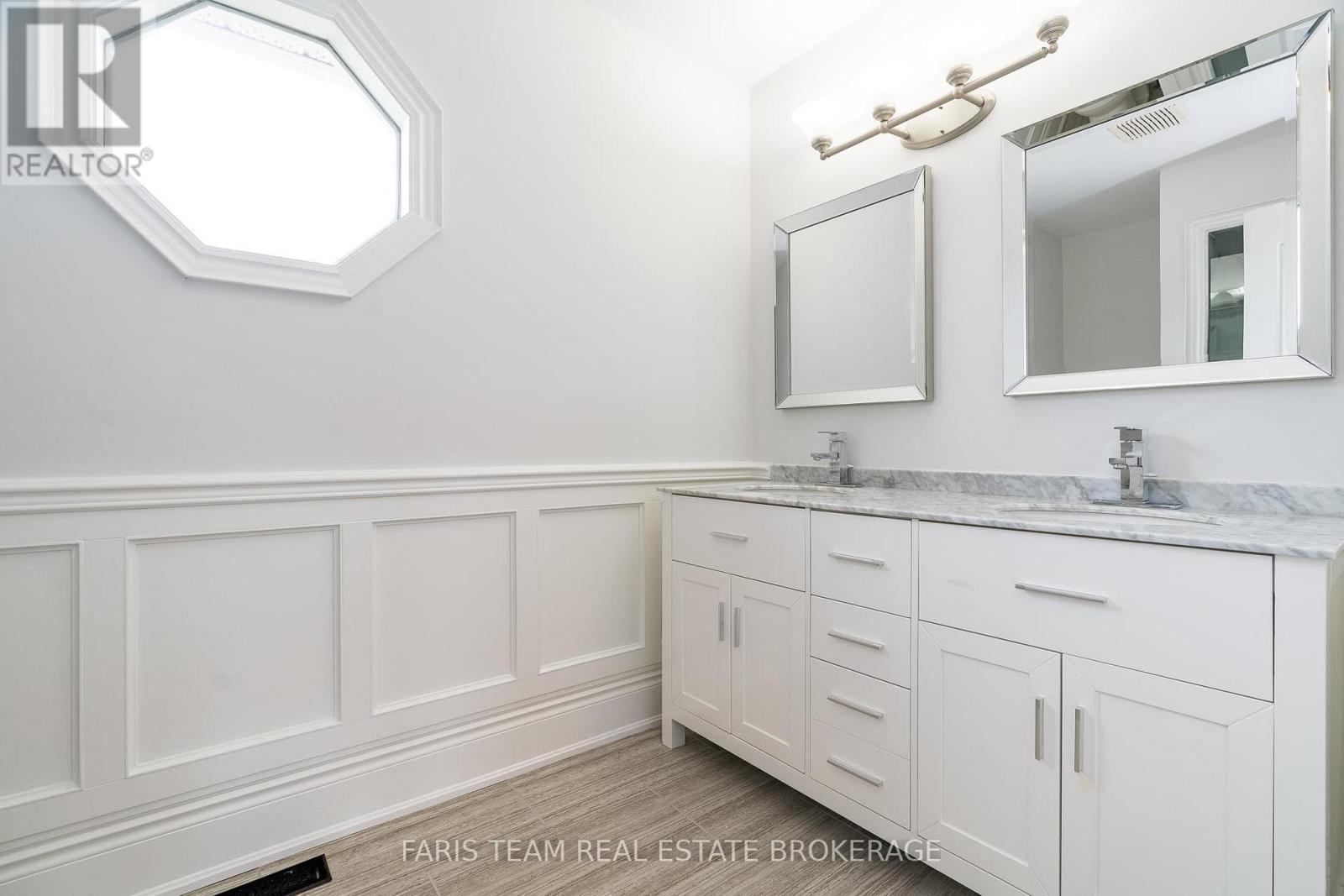 Photo 15 of 17 Radenhurst Crescent, Barrie ON