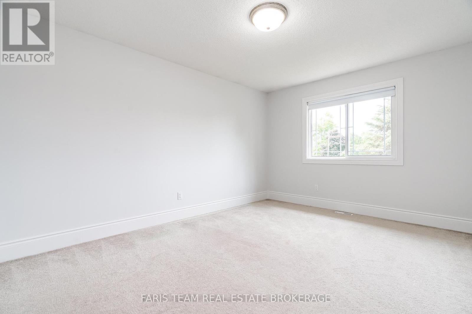 Photo 16 of 17 Radenhurst Crescent, Barrie ON