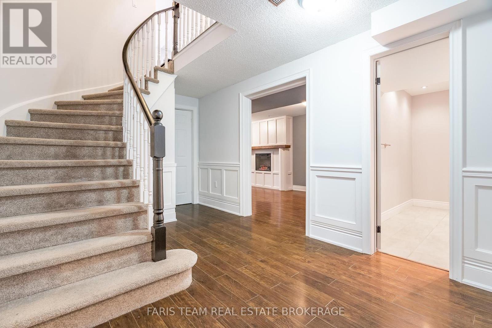 Photo 42 of 17 Radenhurst Crescent, Barrie ON