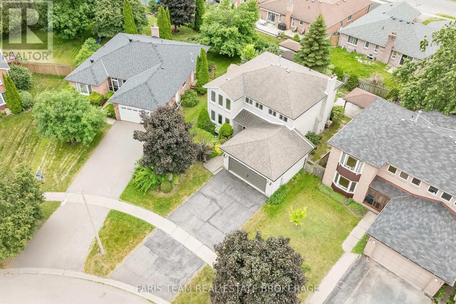 Photo 39 of 17 Radenhurst Crescent, Barrie ON