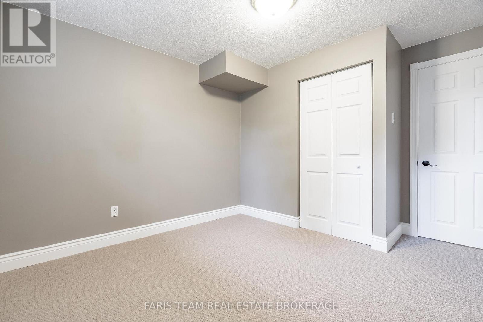 Photo 9 of 17 Radenhurst Crescent, Barrie ON
