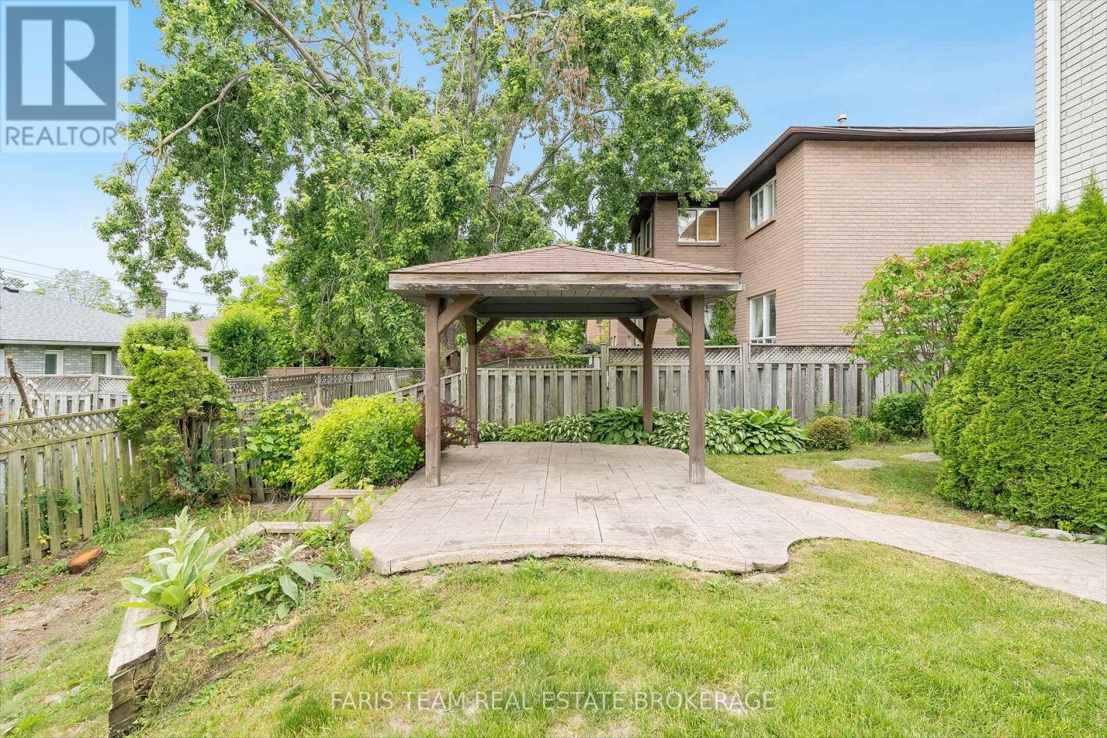 Photo 21 of 17 Radenhurst Crescent, Barrie ON