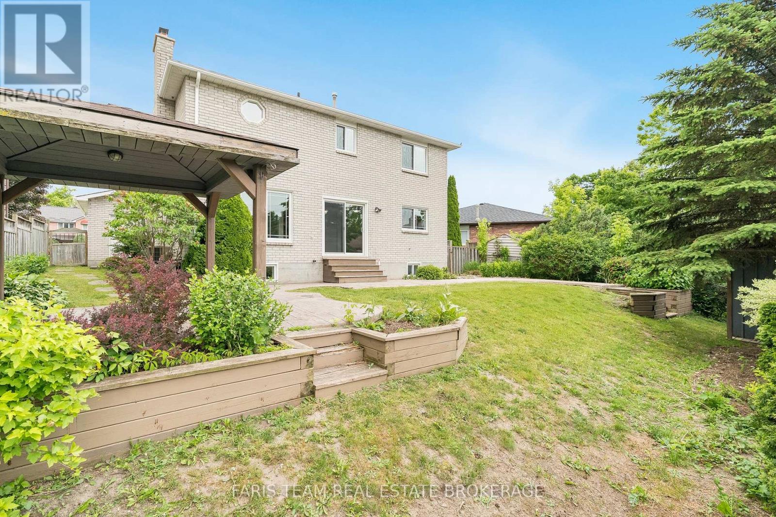 Photo 10 of 17 Radenhurst Crescent, Barrie ON