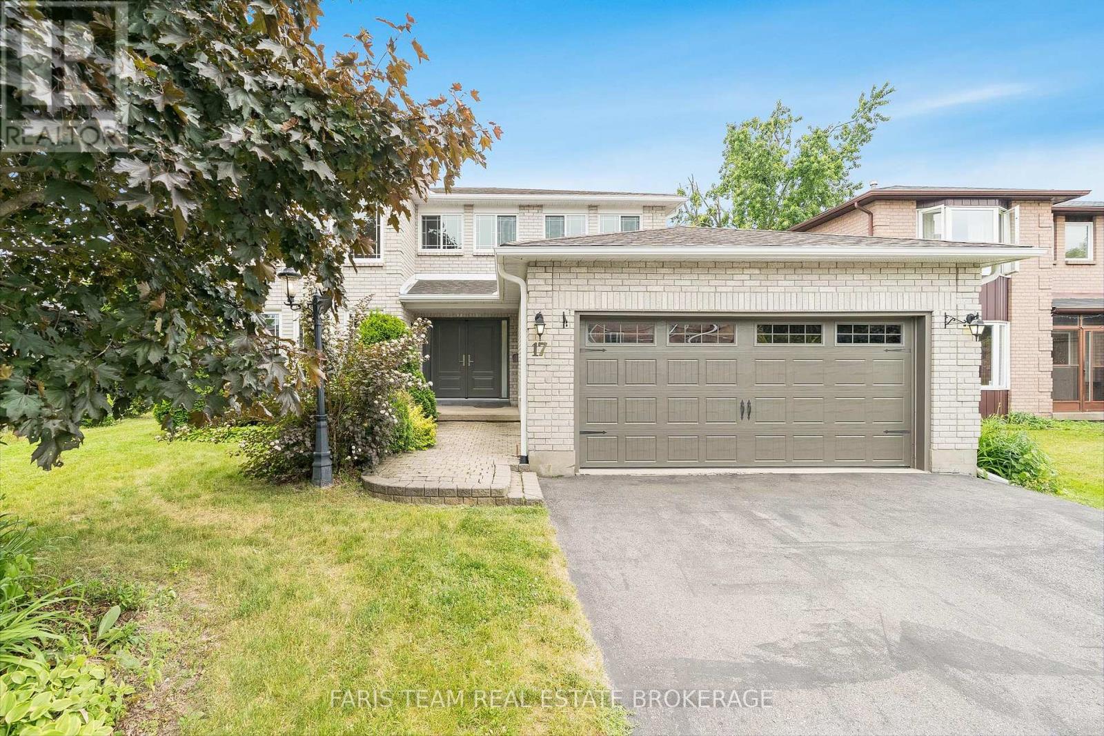 Photo 25 of 17 Radenhurst Crescent, Barrie ON
