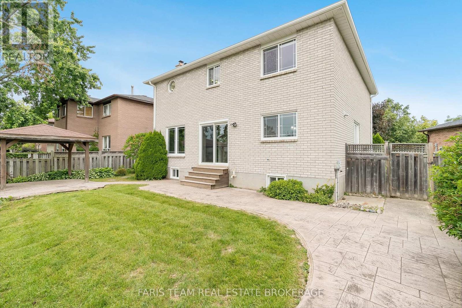 Photo 36 of 17 Radenhurst Crescent, Barrie ON