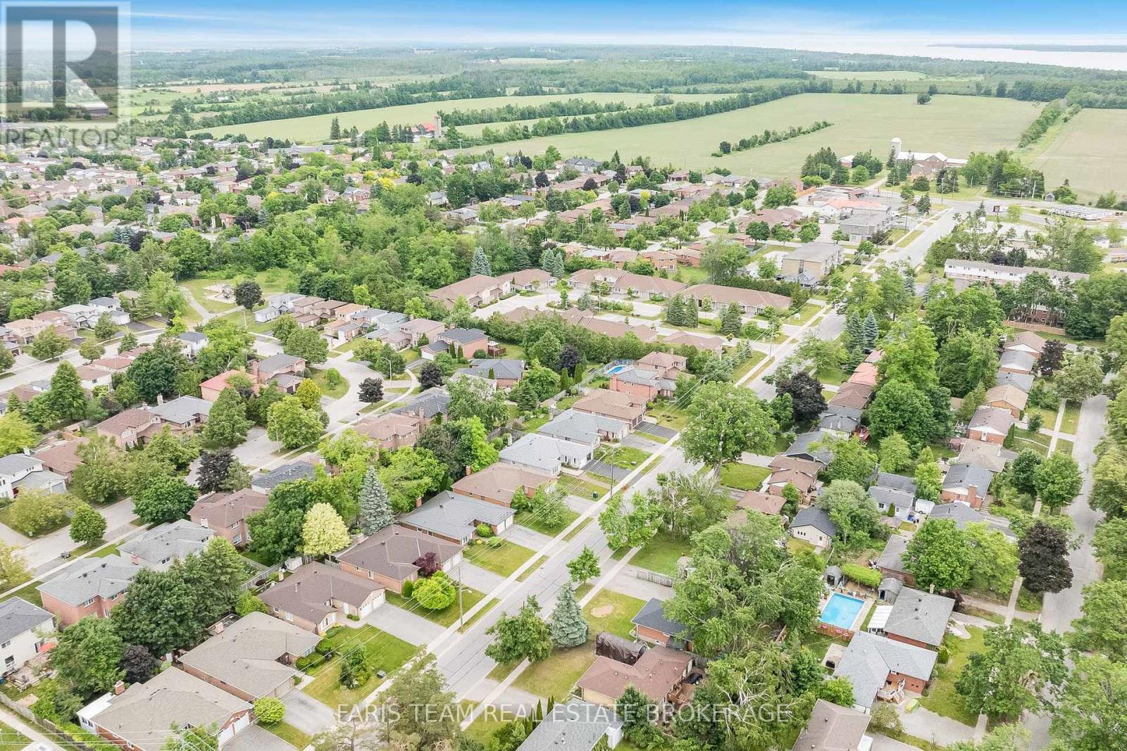 Photo 38 of 17 Radenhurst Crescent, Barrie ON