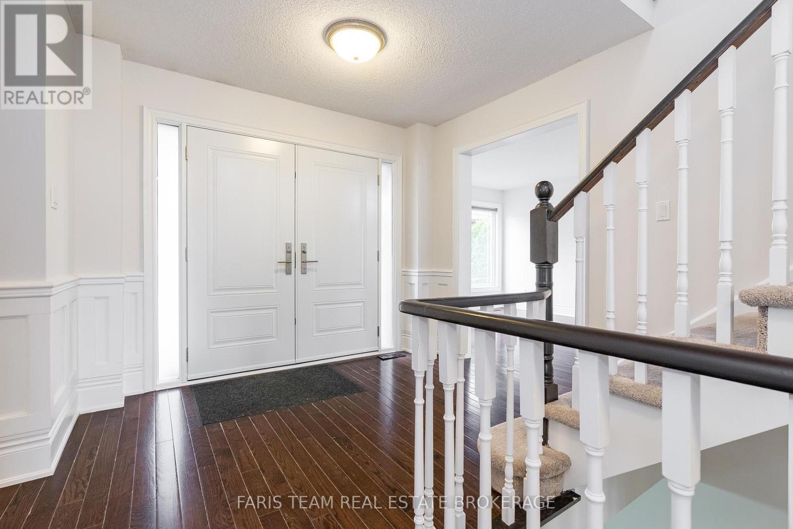 Photo 26 of 17 Radenhurst Crescent, Barrie ON