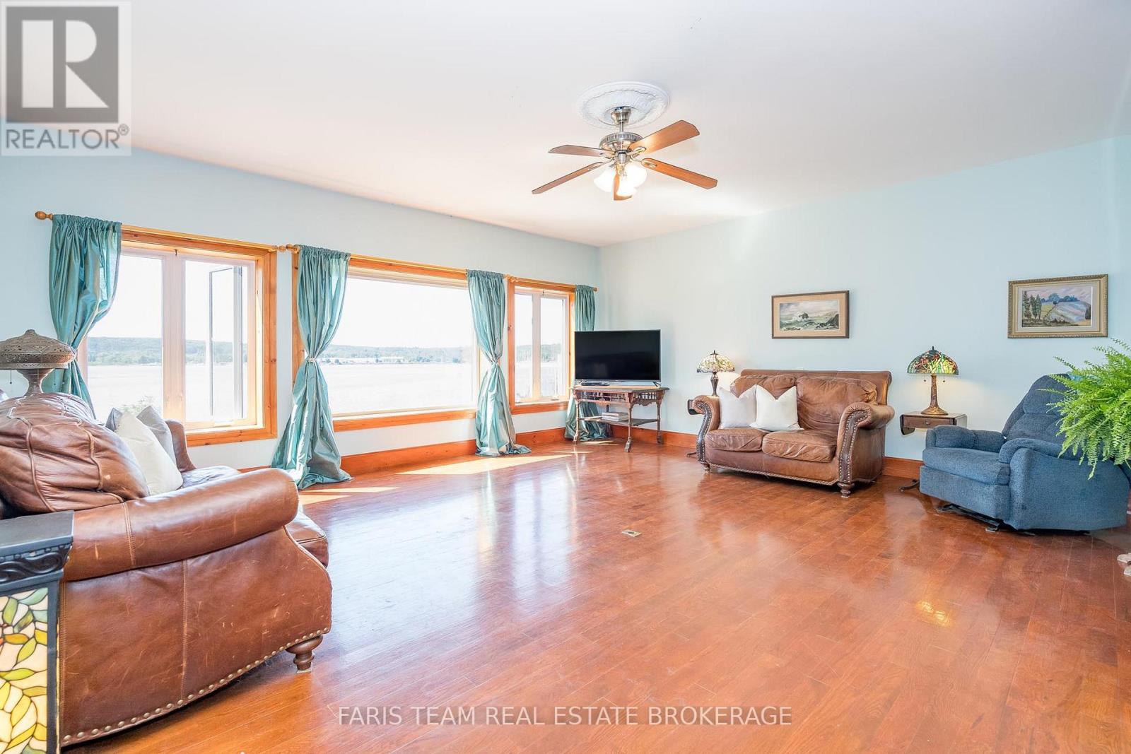 Photo 8 of 243 Champlain Road, Penetanguishene ON