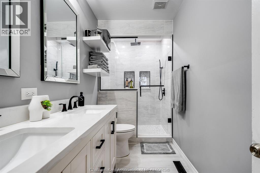 Photo 17 of 106 Joseph Street, Chatham ON