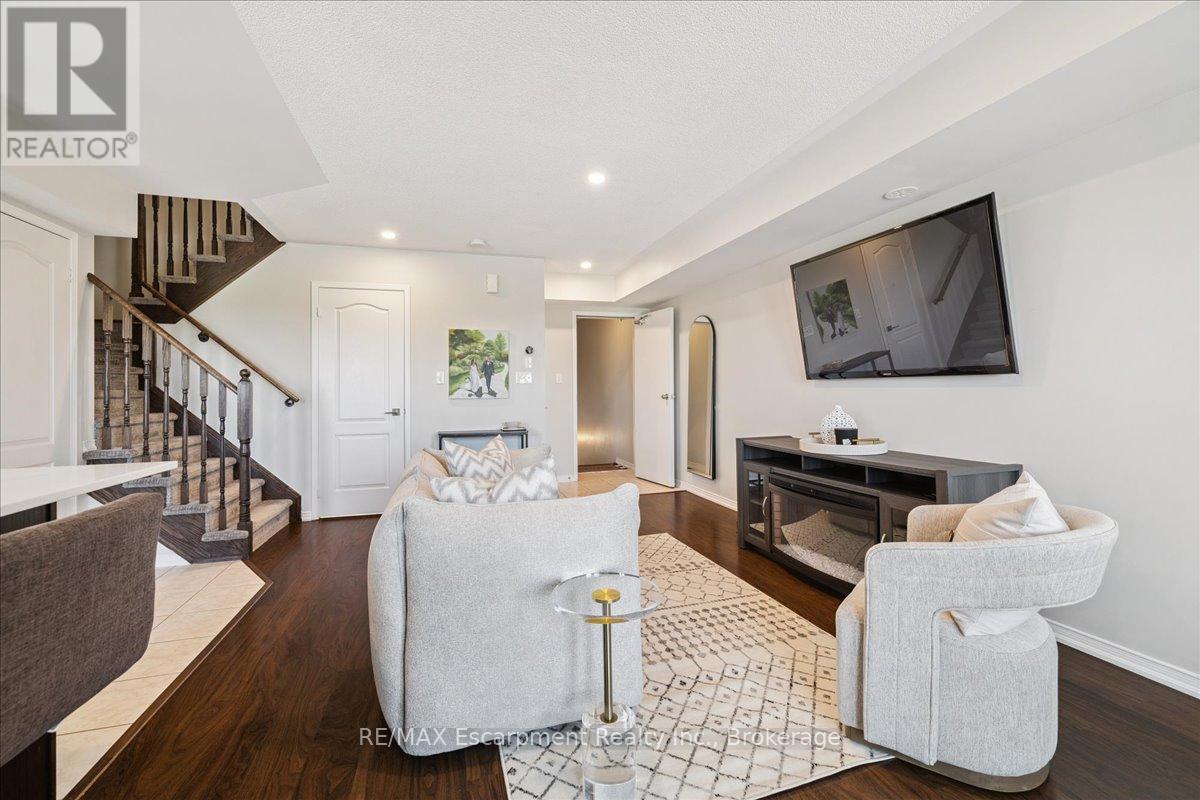Photo 11 of 17 2508 Post Road, Oakville ON