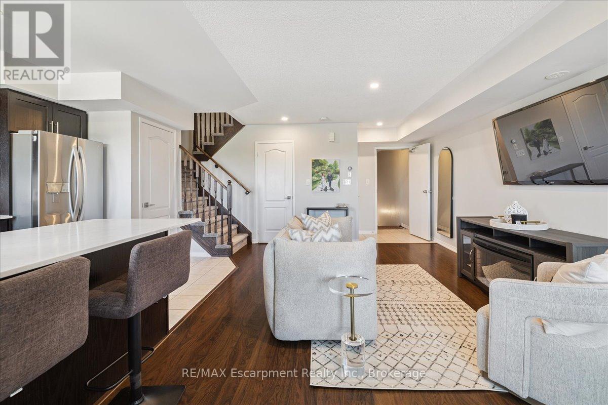 Photo 12 of 17 2508 Post Road, Oakville ON