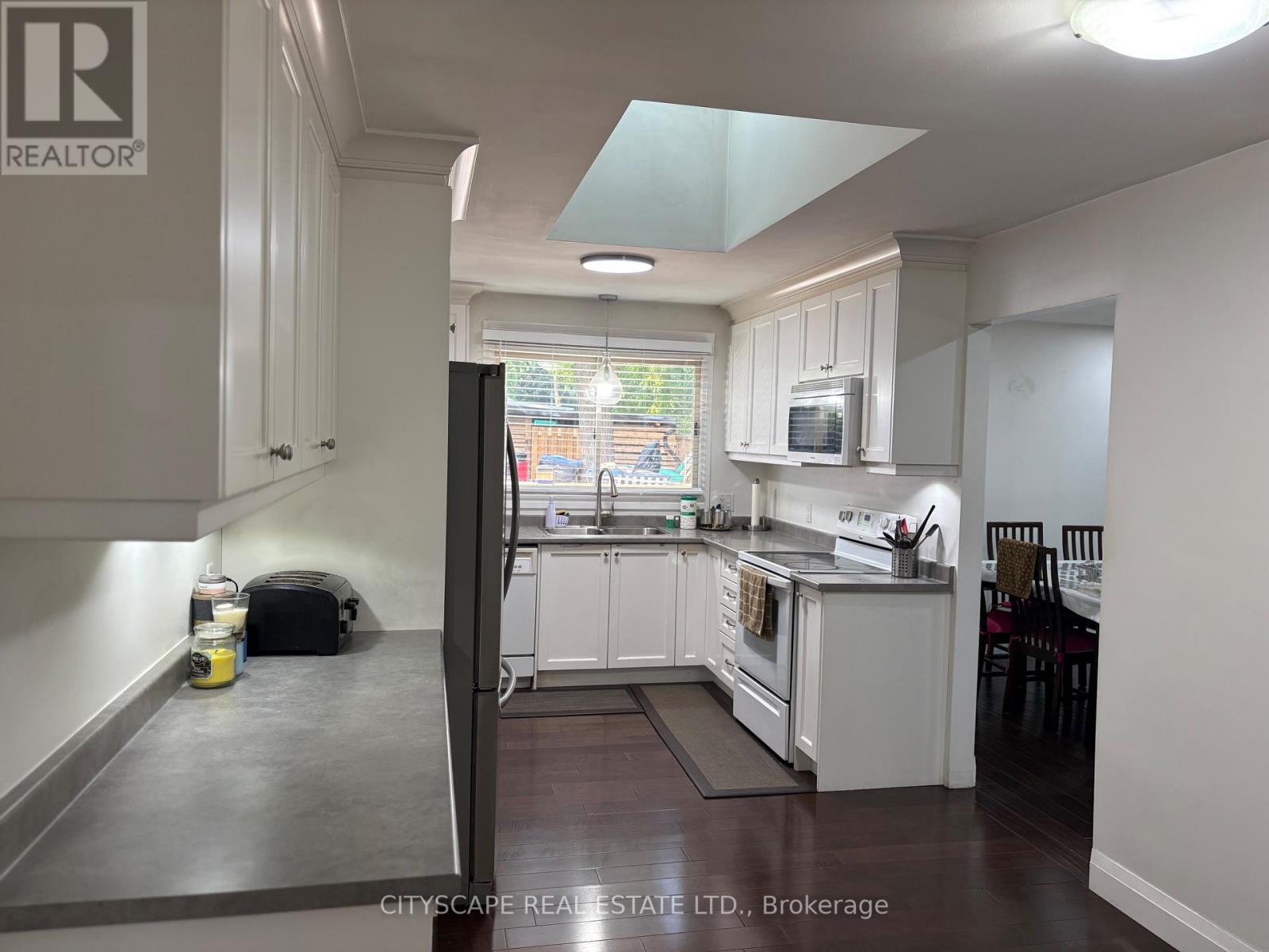 Photo 15 of Upper Unit Only 14 Guest Street, Brampton ON