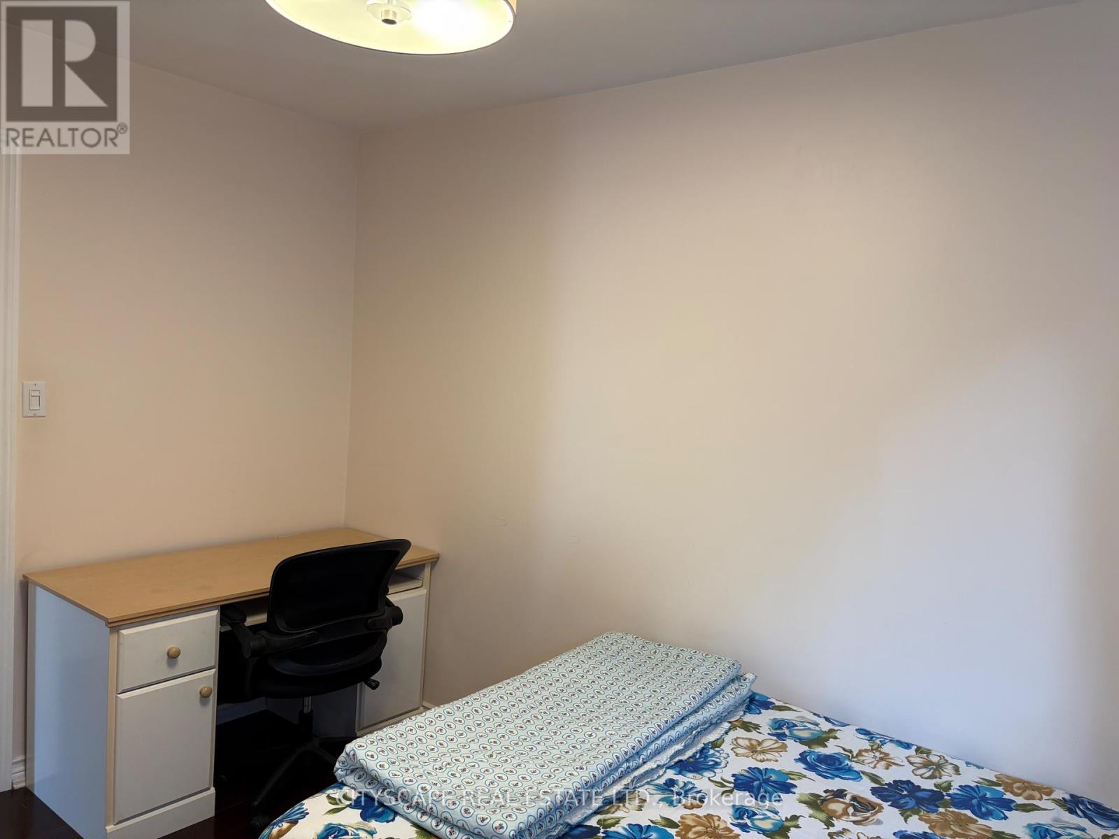 Photo 17 of Upper Unit Only 14 Guest Street, Brampton ON