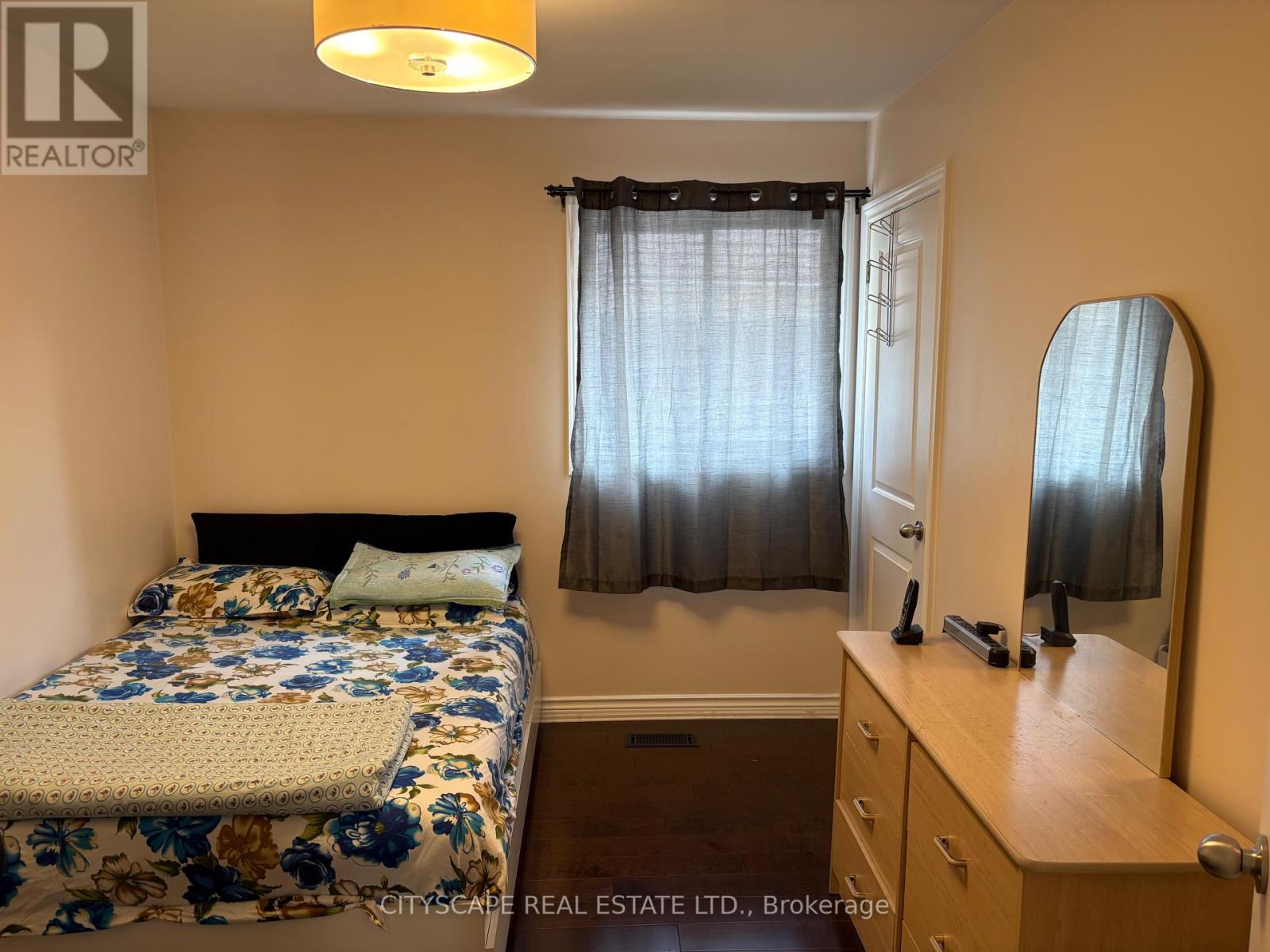 Photo 2 of Upper Unit Only 14 Guest Street, Brampton ON