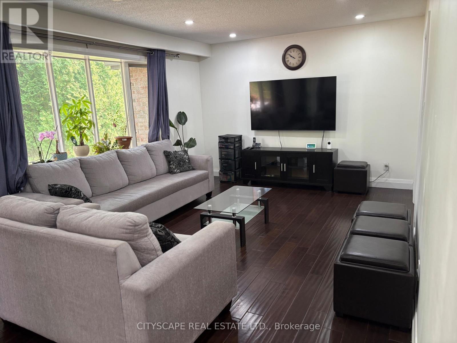 Photo 4 of Upper Unit Only 14 Guest Street, Brampton ON