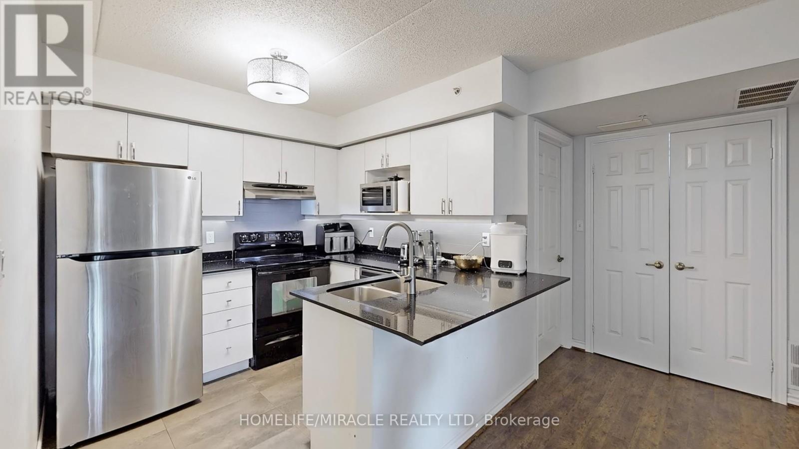 Photo 14 of 306 1440 Bishops Gate, Oakville ON