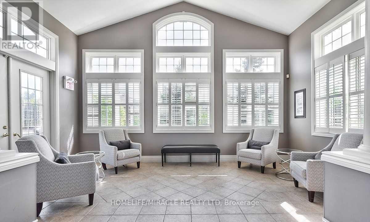Photo 2 of 306 1440 Bishops Gate, Oakville ON