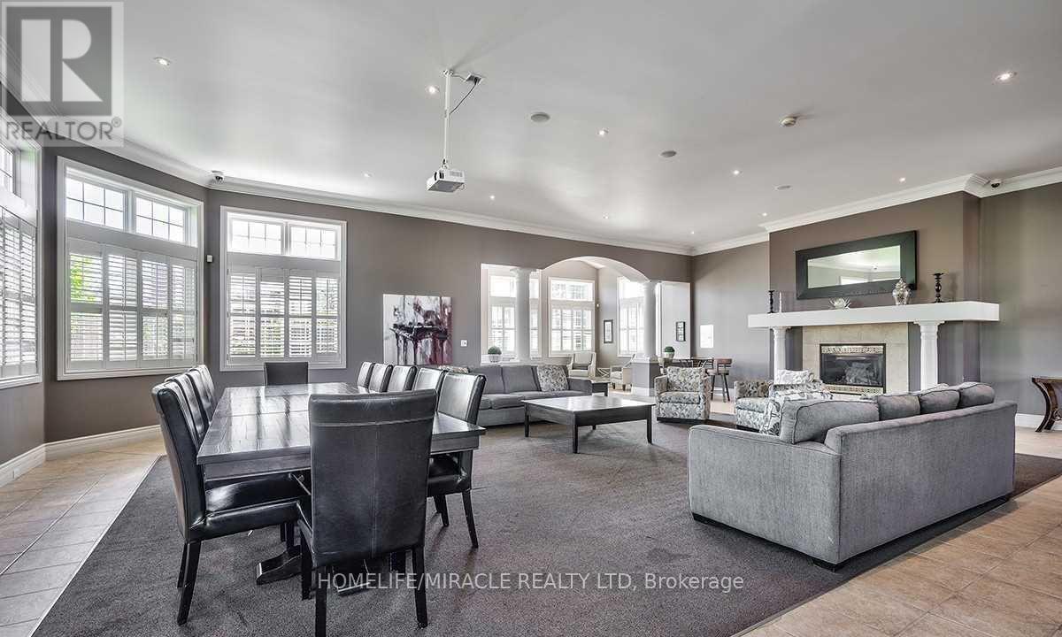 Photo 7 of 306 1440 Bishops Gate, Oakville ON