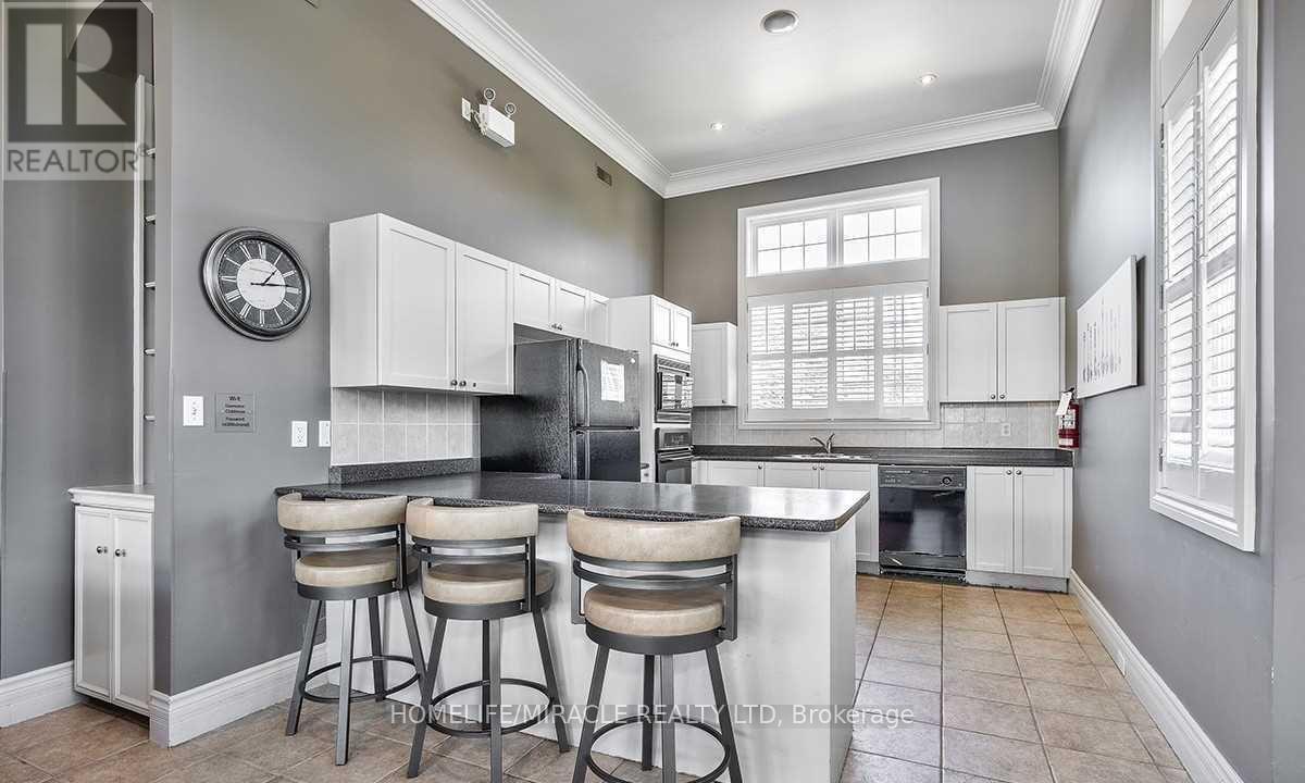 Photo 13 of 306 1440 Bishops Gate, Oakville ON