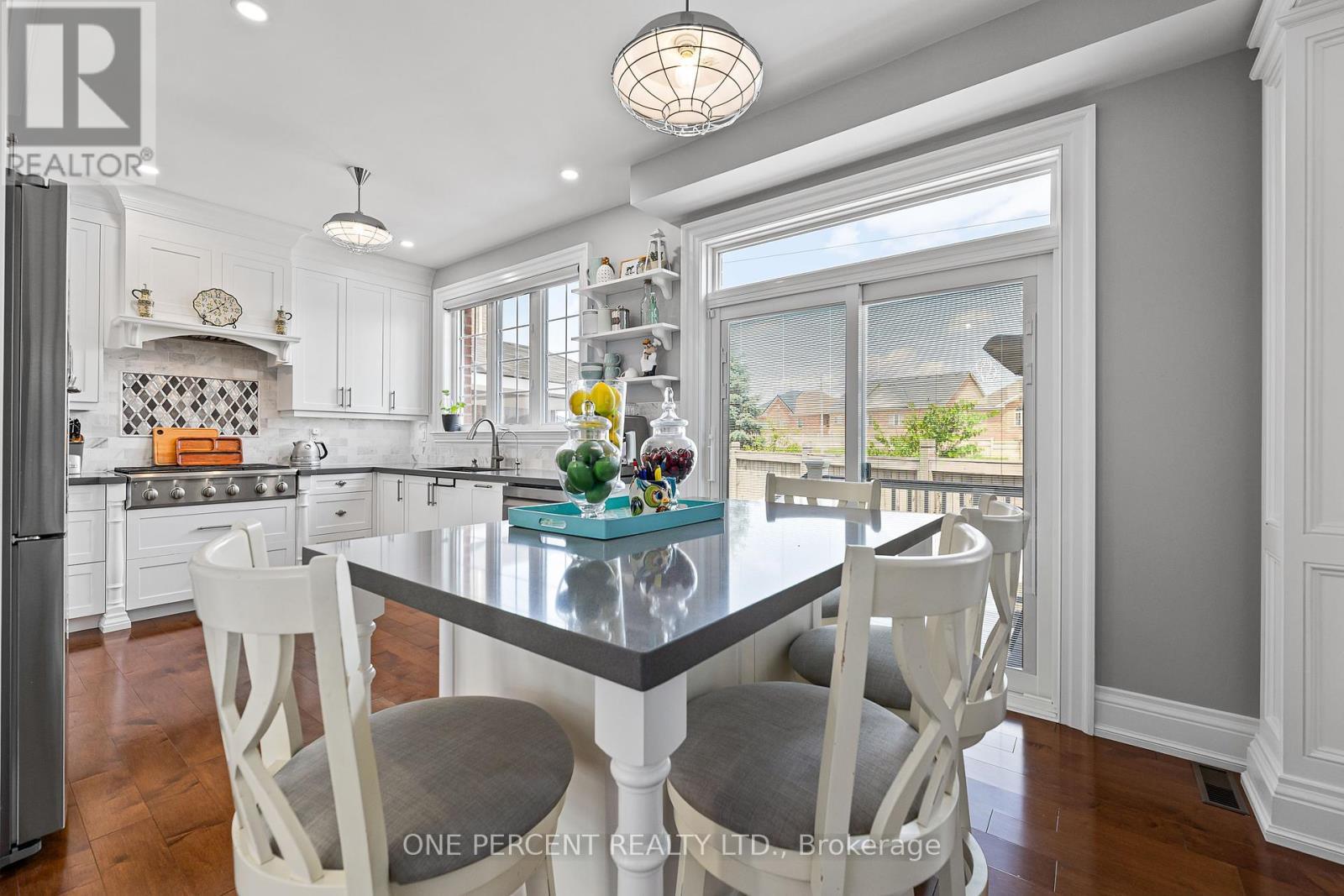 Photo 13 of 102 Monkton Circle, Brampton ON