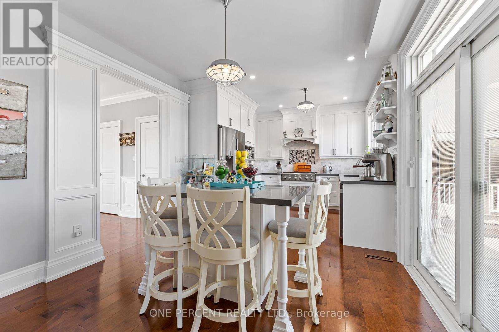 Photo 3 of 102 Monkton Circle, Brampton ON