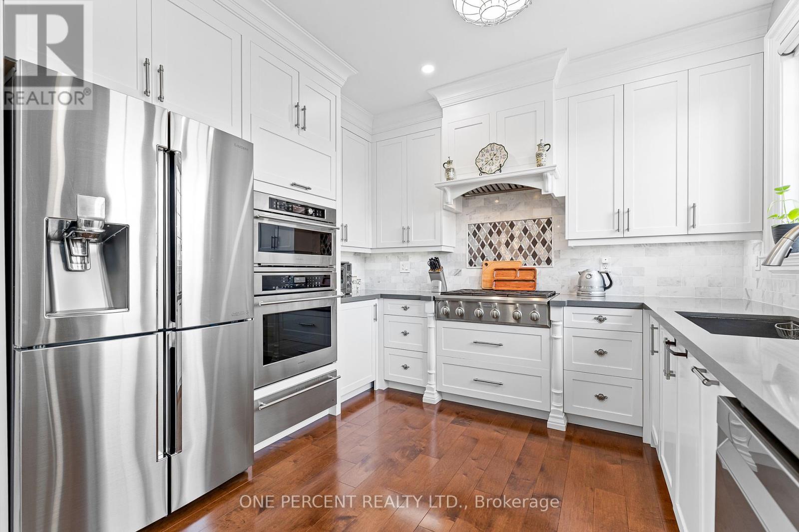 Photo 11 of 102 Monkton Circle, Brampton ON
