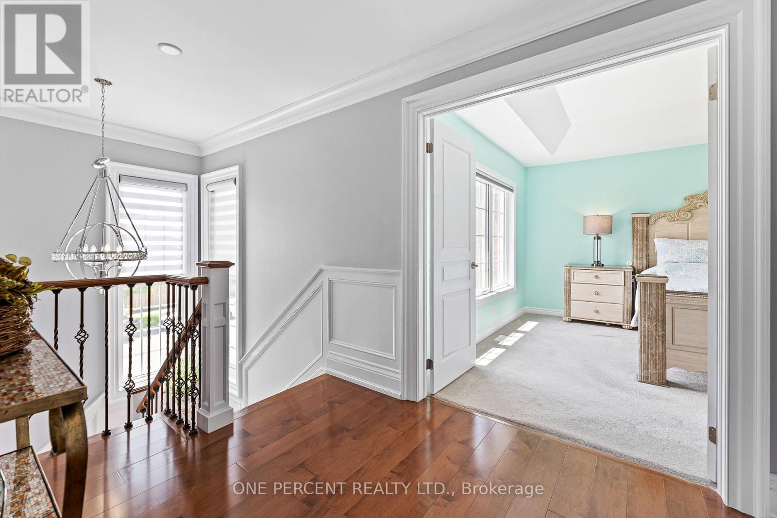 Photo 10 of 102 Monkton Circle, Brampton ON
