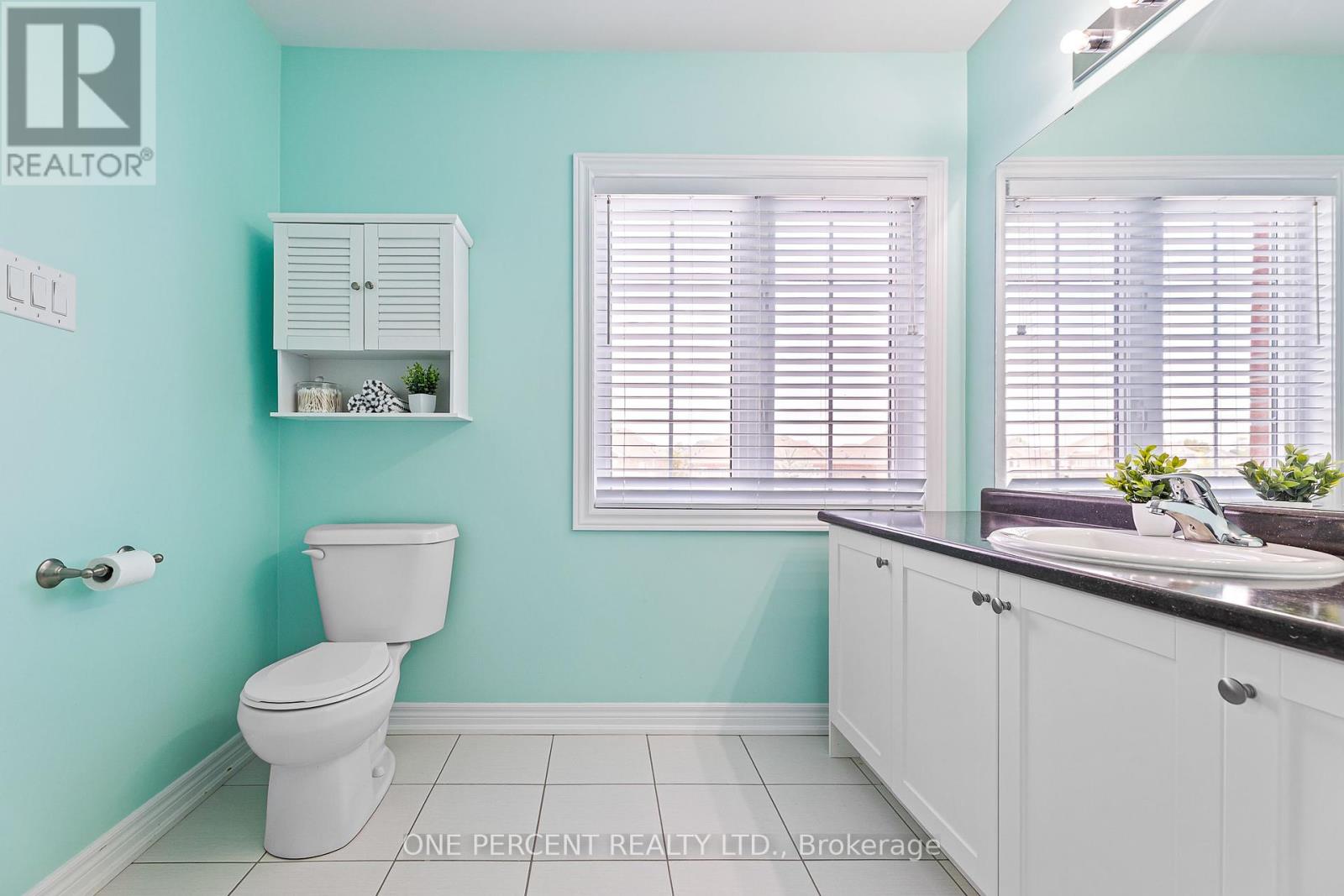 Photo 12 of 102 Monkton Circle, Brampton ON