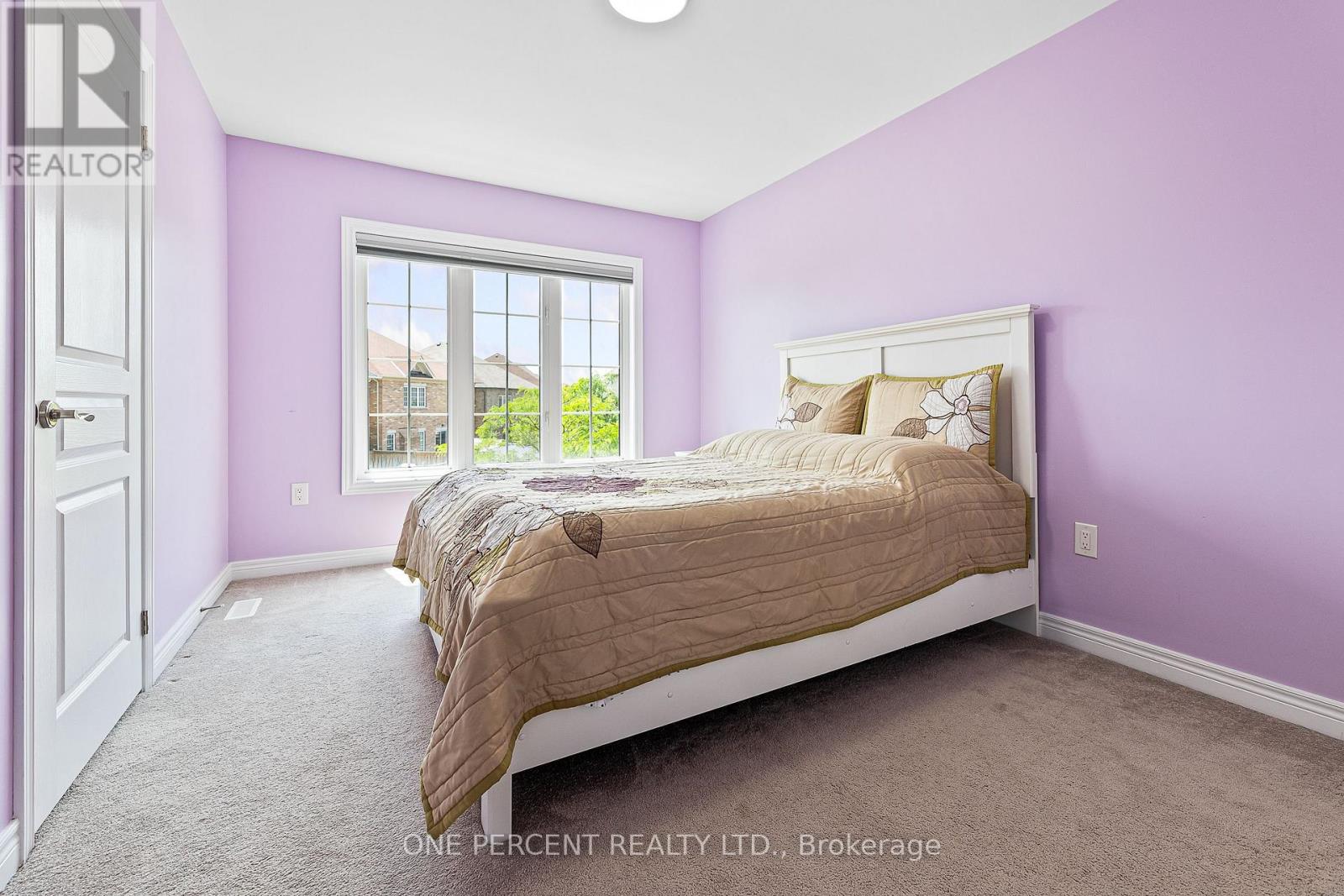 Photo 7 of 102 Monkton Circle, Brampton ON