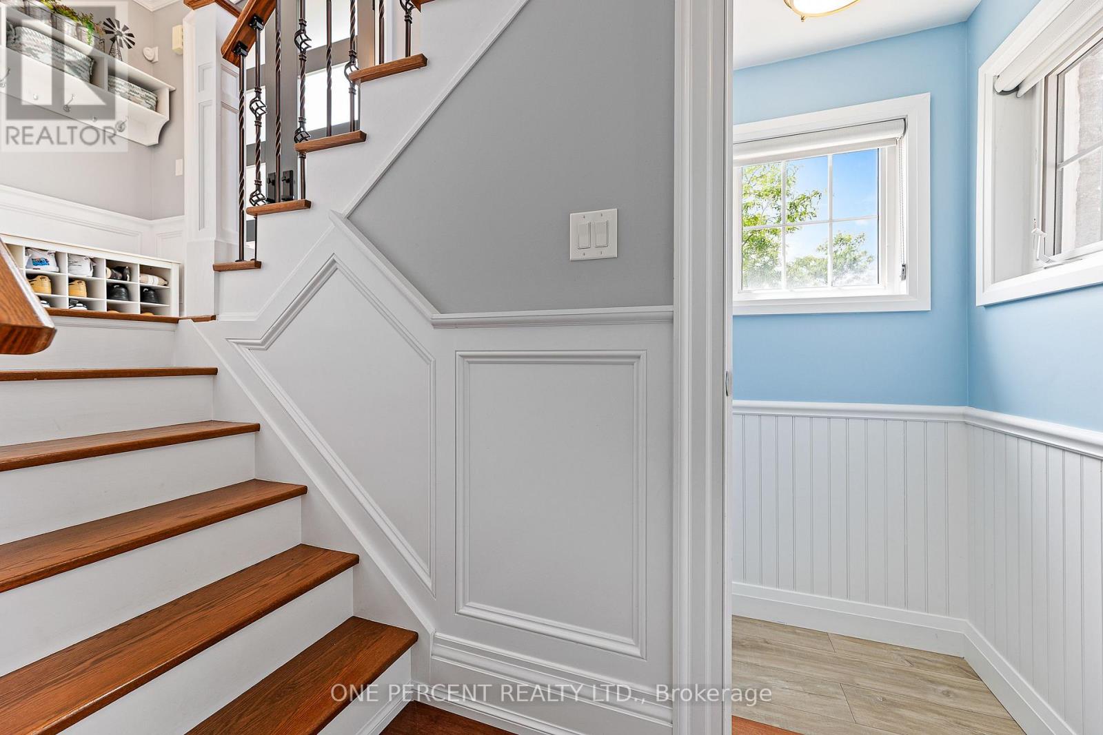 Photo 35 of 102 Monkton Circle, Brampton ON