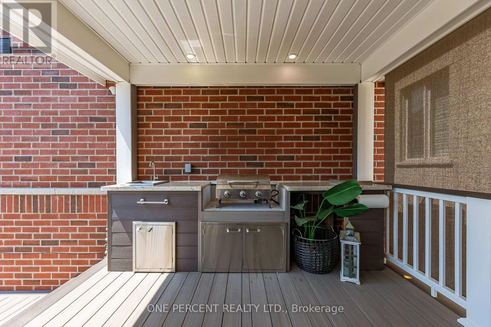 Photo 16 of 102 Monkton Circle, Brampton ON