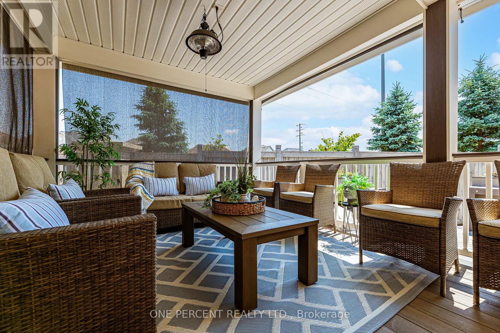 Photo 8 of 102 Monkton Circle, Brampton ON