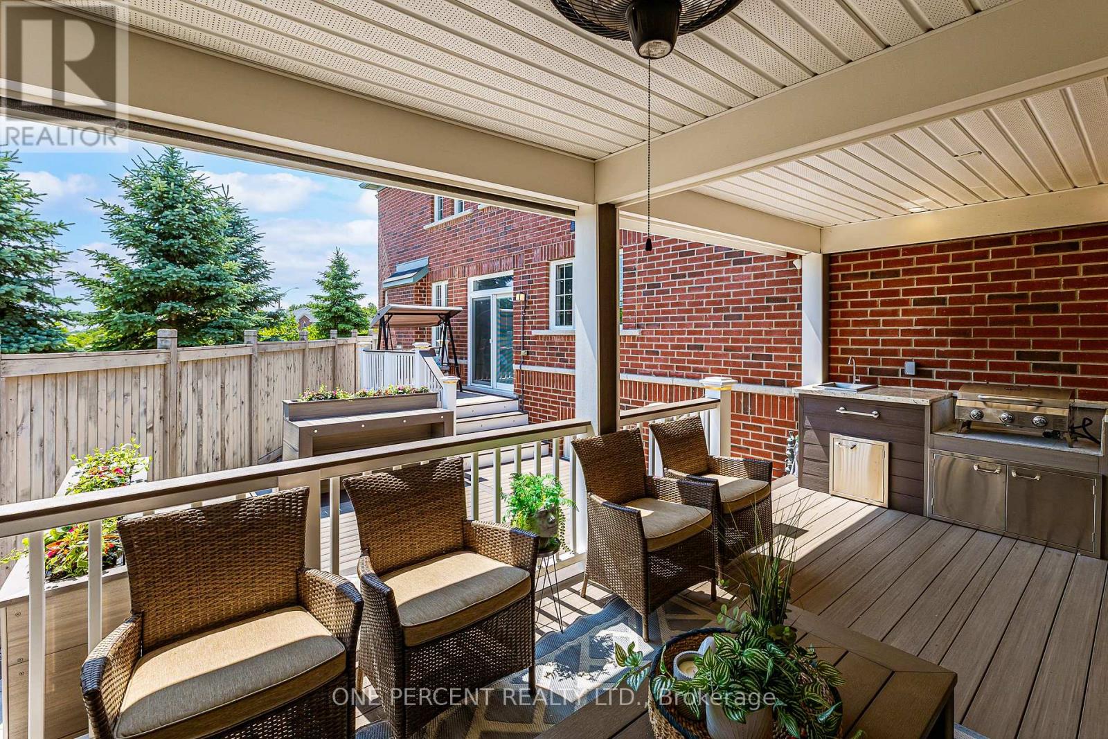 Photo 5 of 102 Monkton Circle, Brampton ON