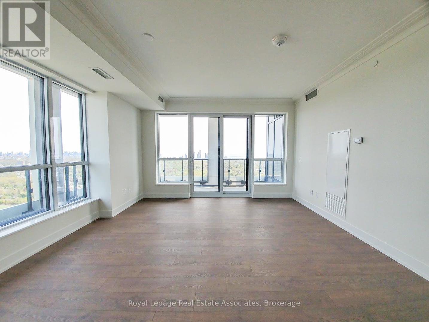 Photo 16 of 4028 5 Mabelle Avenue, Toronto ON