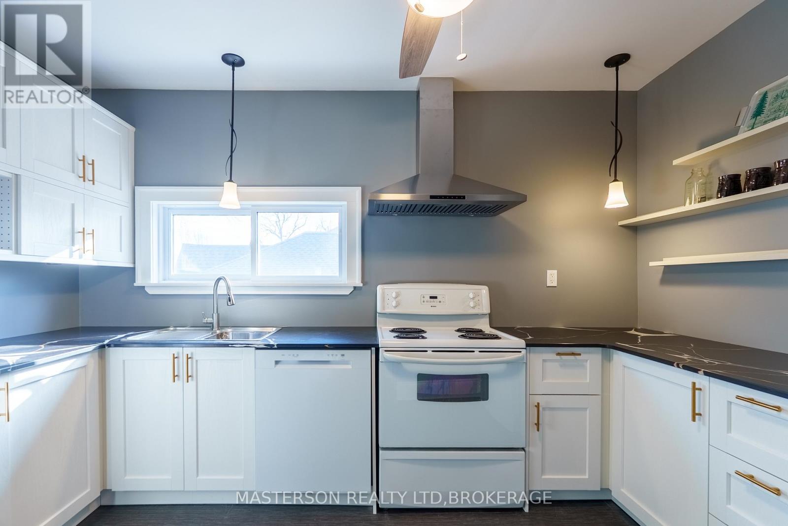 Photo 3 of 4326 Ellis Street, Niagara Falls ON