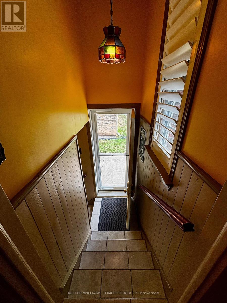 Photo 12 of 5533 Ontario Avenue, Niagara Falls ON
