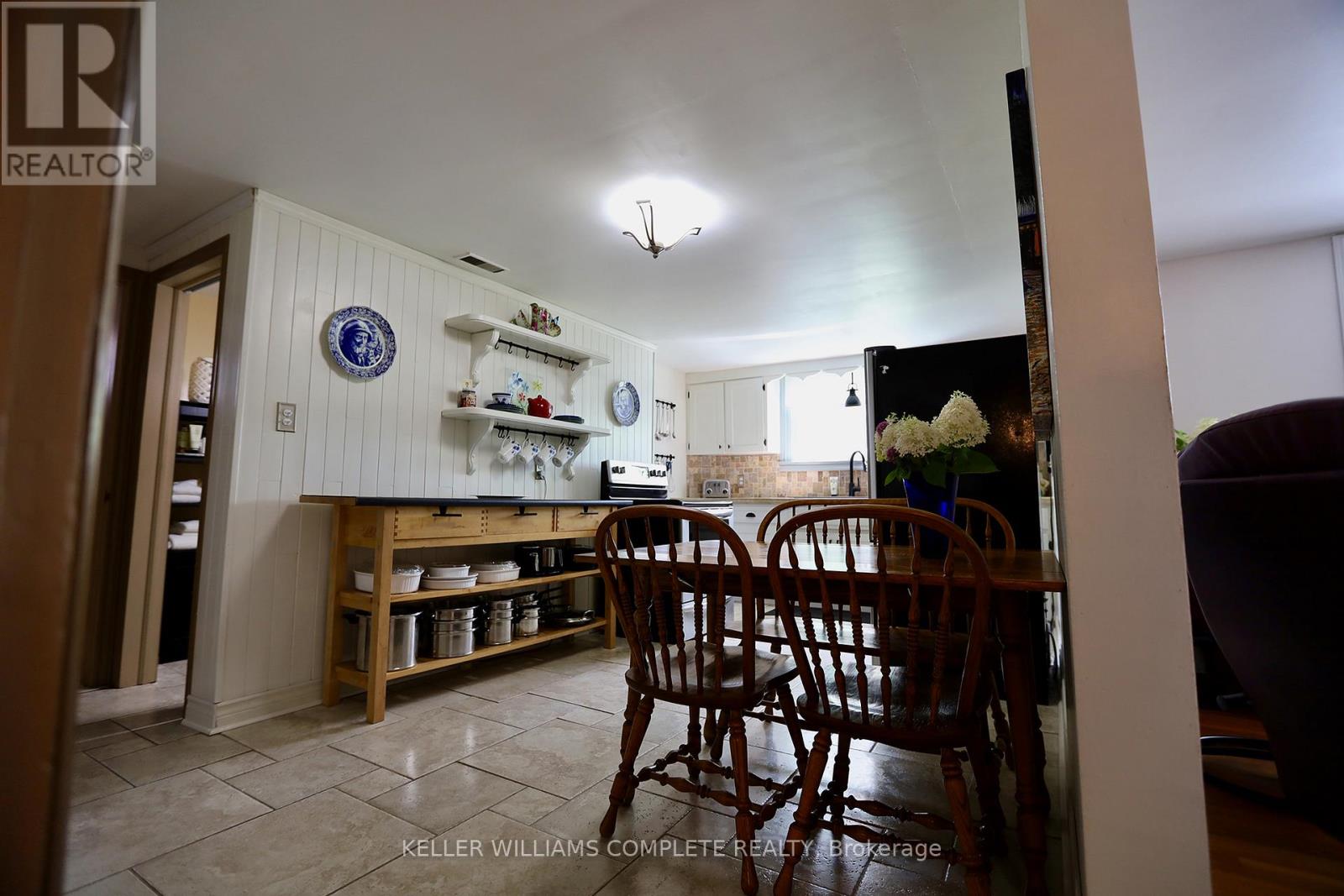 Photo 13 of 5533 Ontario Avenue, Niagara Falls ON