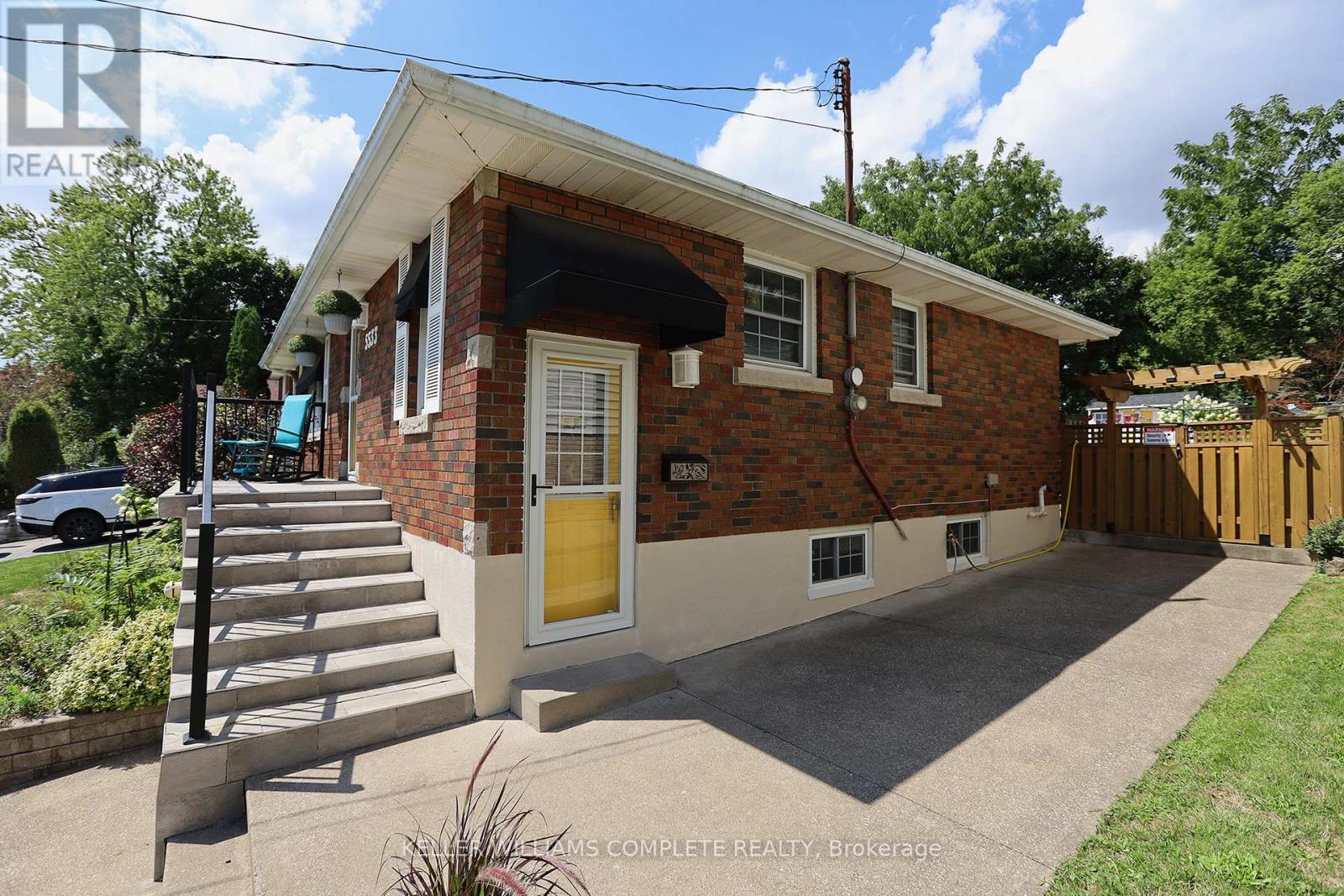 Photo 6 of 5533 Ontario Avenue, Niagara Falls ON