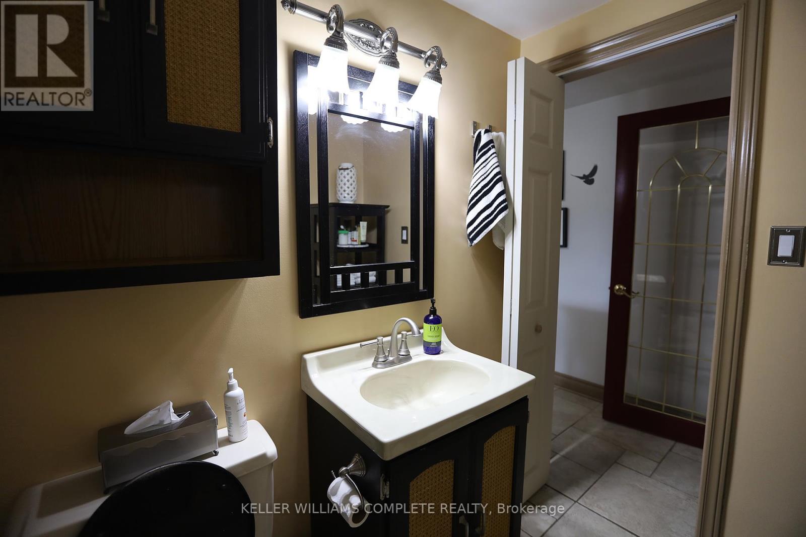 Photo 10 of 5533 Ontario Avenue, Niagara Falls ON