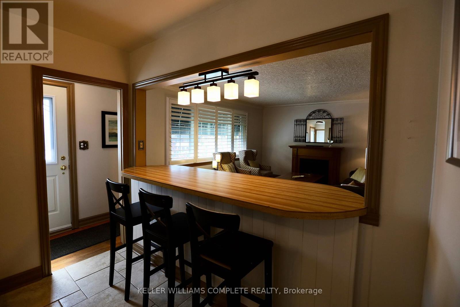Photo 8 of 5533 Ontario Avenue, Niagara Falls ON