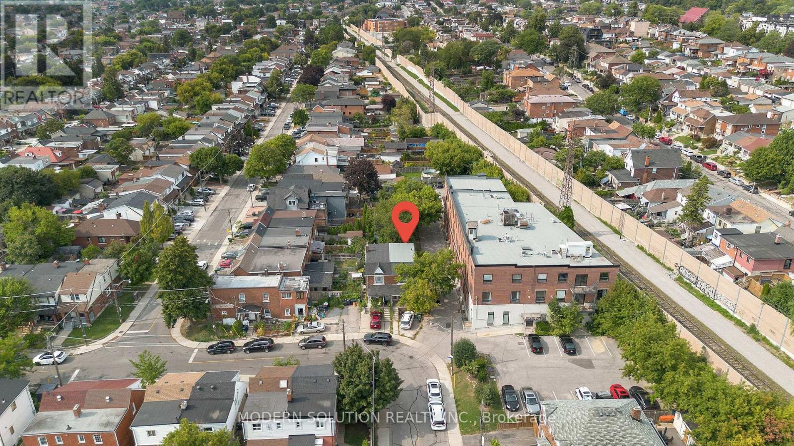 Photo 3 of 2 Rockwell Avenue, Toronto ON