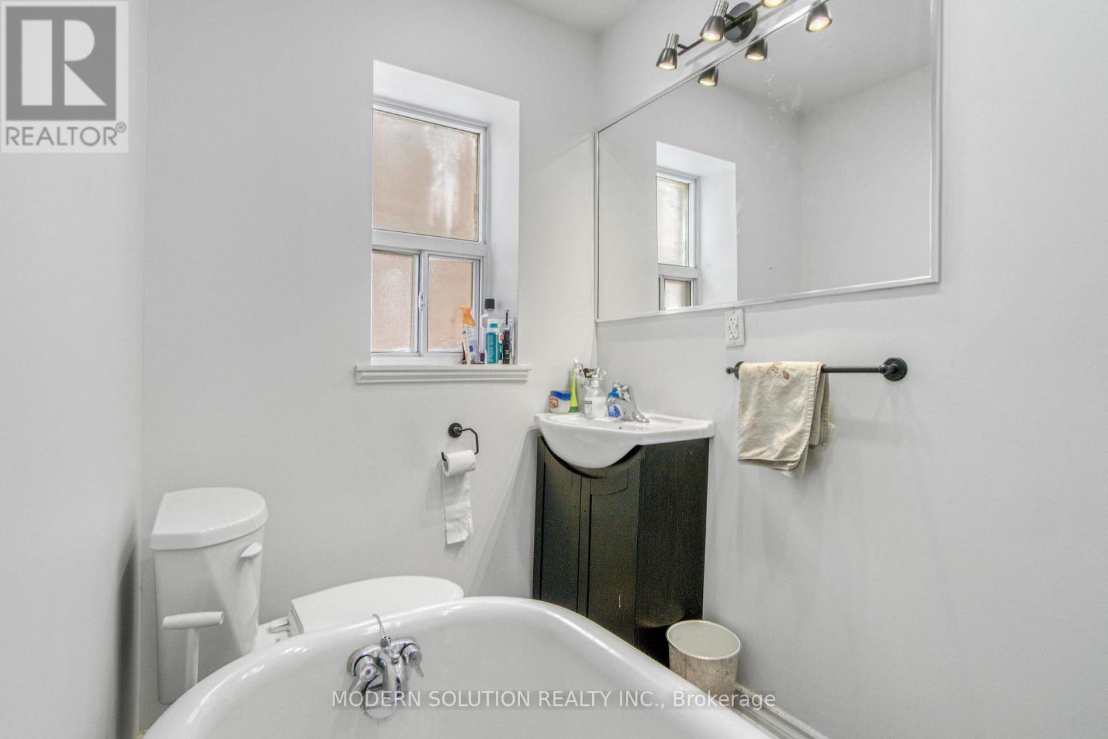 Photo 26 of 2 Rockwell Avenue, Toronto ON
