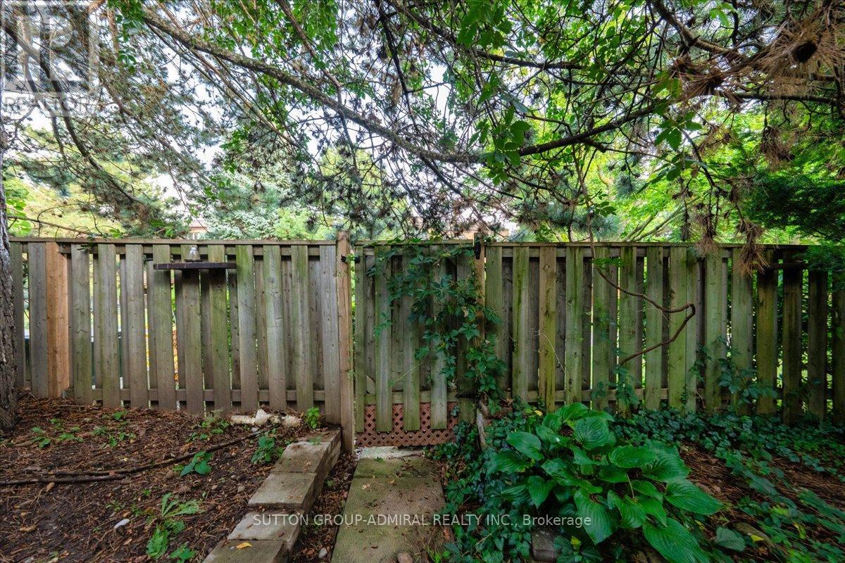 Photo 9 of 35 7080 Copenhagen Road, Mississauga ON