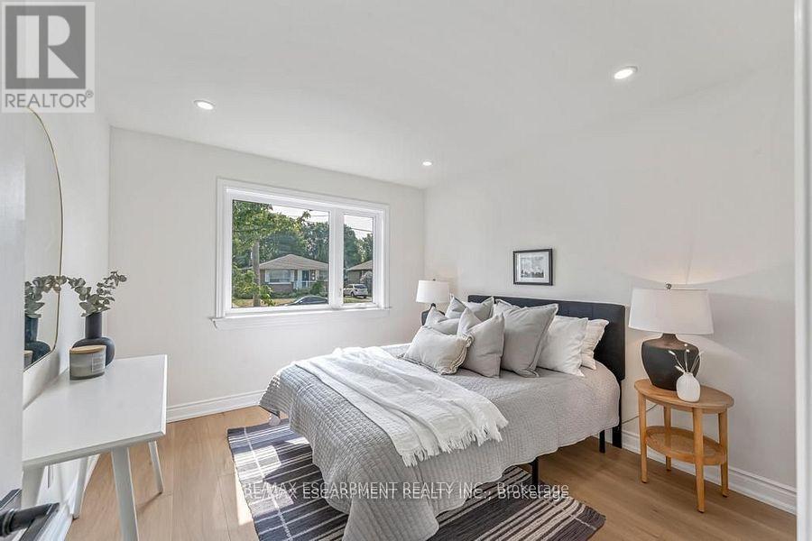 Photo 11 of 48 Ferrara Street, Hamilton ON