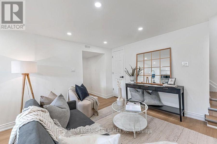 Photo 16 of 48 Ferrara Street, Hamilton ON