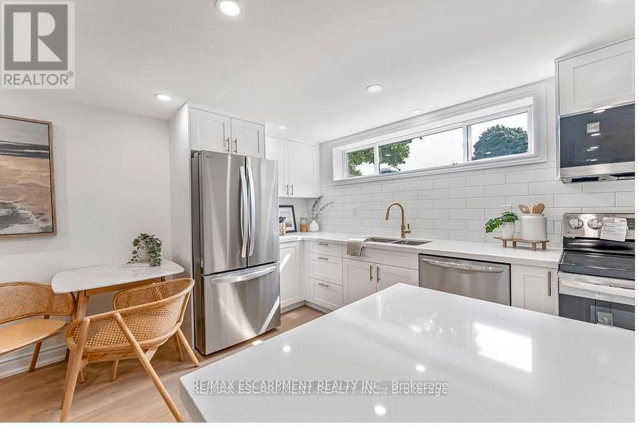 Photo 18 of 48 Ferrara Street, Hamilton ON