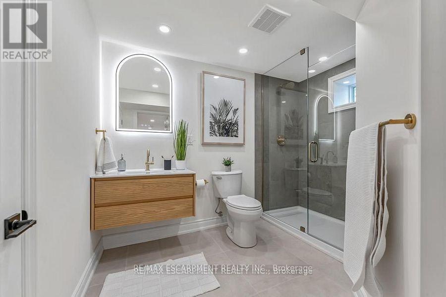 Photo 22 of 48 Ferrara Street, Hamilton ON