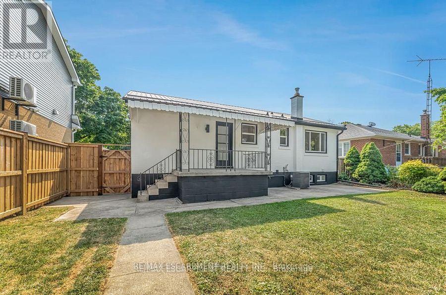 Photo 24 of 48 Ferrara Street, Hamilton ON
